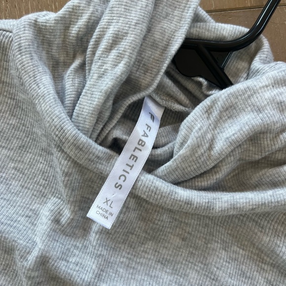 Fabletics turtleneck top - Picture 2 of 2